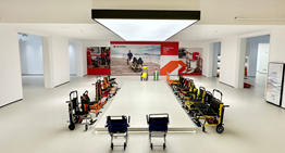 电动爬楼车样板间